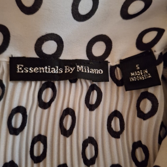 Essentials by Milano Black and White Patterened Button Down Shirt - Picture 5 of 8